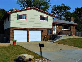 7416 Upham St, Arvada, CO 80003-2756