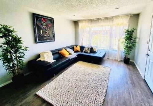 200 Caldwell St, Compton, CA 90220-4809