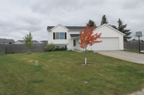 3007 33rd St, Moorhead, MN 56560-6944