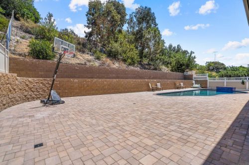 7221 Conestoga Pl, San Diego, CA 92120-1819