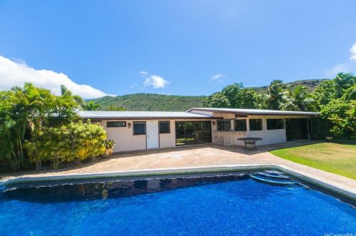 444 Halemaumau St, Honolulu HI  96821-2057 exterior