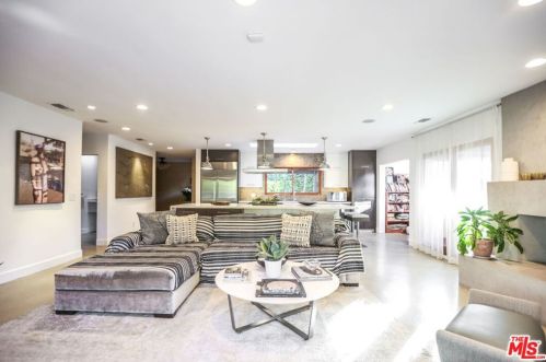 3532 Camino De La Cumbre, Van Nuys, CA 91423-4517