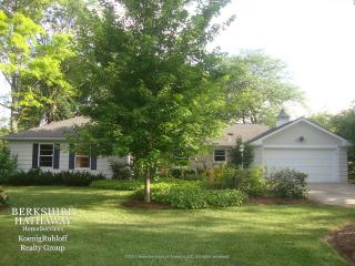 115 Farnham Ln, Wheaton, IL 60189-6401