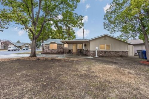 405 San Jose Ave, Clovis, CA 93612-2337