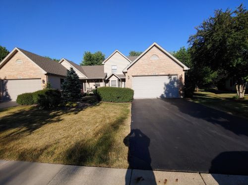 615 Hampshire Dr, Pingree Grove, IL 60140-9661
