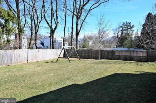 87 Leavitt Ln, Princeton NJ  08540-3921 exterior