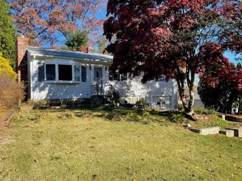 17 Forest Hill Dr, Providence, RI 02919-2011