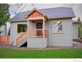 9640 42nd Ave, Seattle WA  98115-2524 exterior