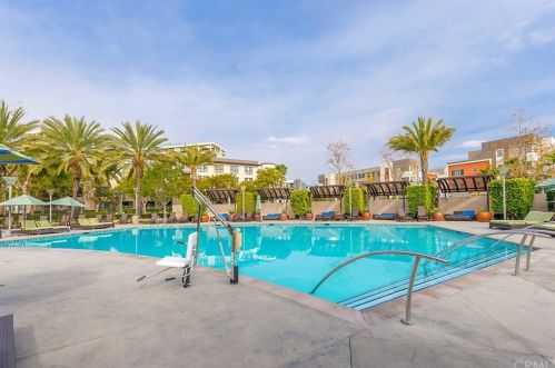 53 Waldorf, Irvine CA  92612-1066 exterior