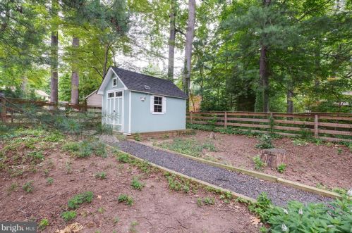 5623 Queensberry Ave, Springfield VA  22151-2711 exterior