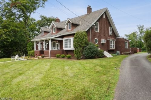 29 Old Indian Rd, Town Center, NJ 07052-3224