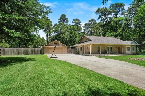 17 Forest Ct, Conroe, TX 77384-3115