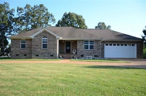 975 Pine Lake Rd, Lexington, TN 38351-7565