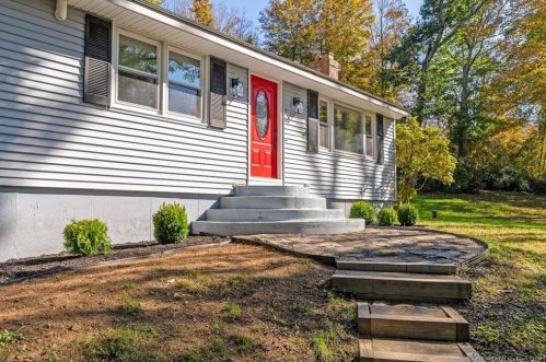 26 Waterhole Rd, Colchester, CT 06415-2323