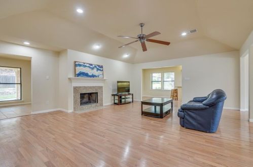 7025 Lincoln Dr, Fort Worth TX  76182-7663 exterior