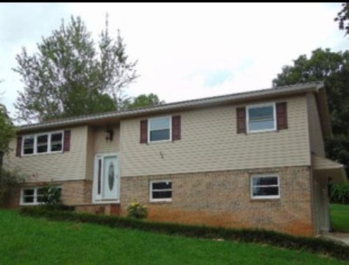 72 Gregory Ln, Lafayette, GA 30728-2042