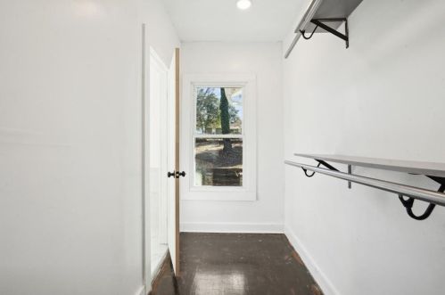 984 Burns Dr, Atlanta GA  30310-4632 exterior