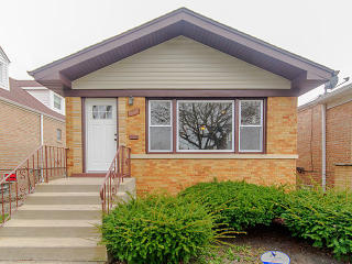 9059 Emerald Ave, Chicago, IL 60620-2608