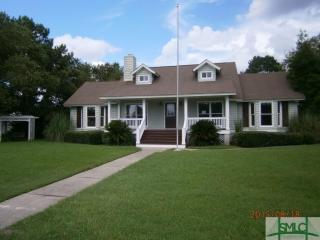 225 Lakeshore Dr, Savannah, GA 31419-9422