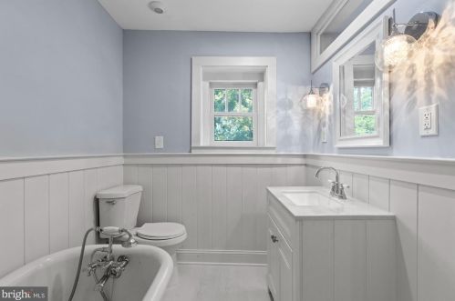 121 Ctr St, Haddonfield NJ 08033-1803 exterior