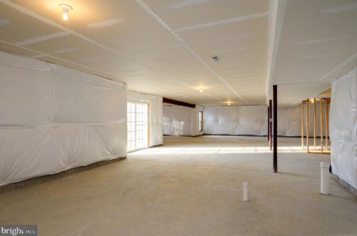 2331 Water Garden Dr, Hanover PA 17331-8319 exterior