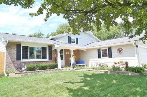 7411 Dahlia Dr, Hanover Park, IL 60133-3228