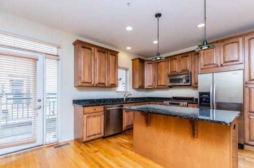 55 23rd St, Chicago, IL 60616-2120
