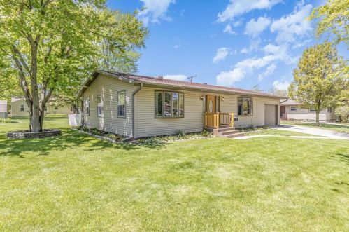 811 East St, Crown Point IN  46307-4906 exterior