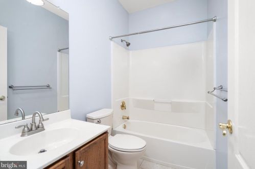 22 Honey Flower Dr, Trenton NJ  08620-9688 exterior