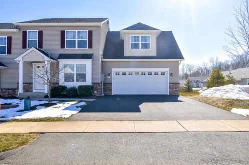 17 Woodridge Dr, Windsor Locks, CT 06096