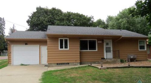612 Milwaukee St, Canton, SD 57013-1343