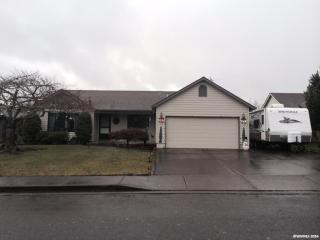 1952 Waymire St, Salem, OR 97304-1800