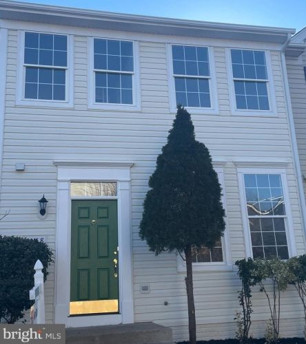 7058 Sauvage Ln, Gainesville, VA 20155-1672