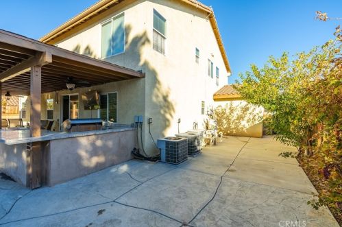 43635 Rialto Dr, Lancaster CA  93535-6156 exterior