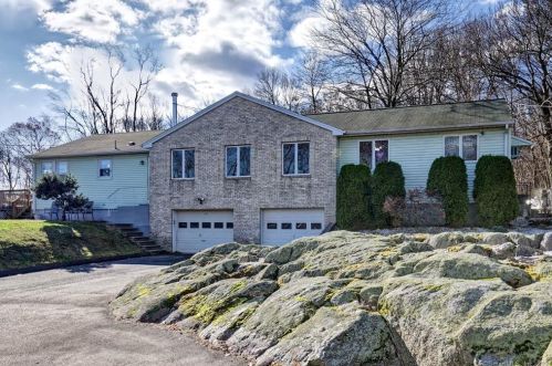127 North St, Waterbury, CT 06716-1300