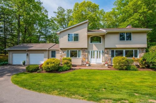 222 Tumblebrook Dr, Wapping, CT 06074-2283