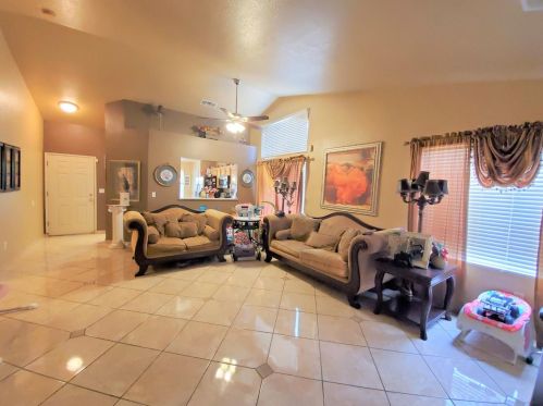 1872 Sonoma Ave, Los Banos, CA 93635-5376