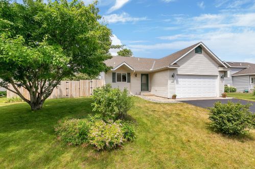 925 Sierra Ln, Saint Cloud, MN 56303-1173