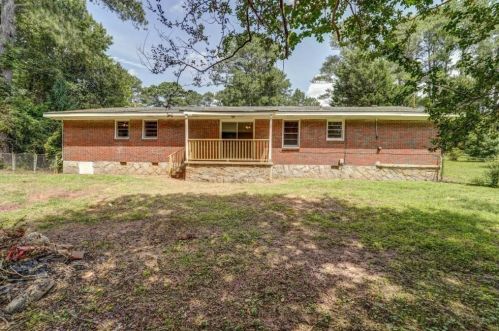 2708 Lakeview Dr, Conyers GA  30094-4944 exterior