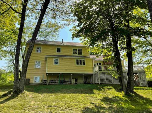 62 Spindlewick Dr, Nashua, NH 03062-4513