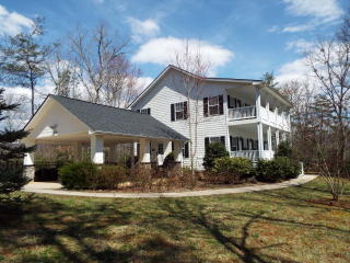 1638 Mountain Laurel Dr, Whittier, NC 28789-0177