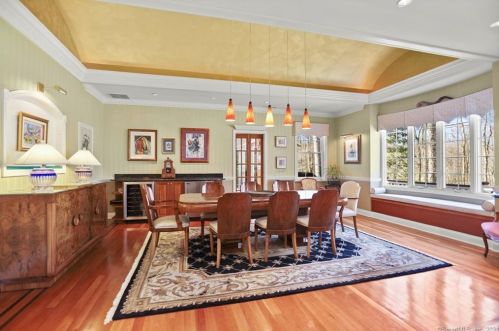 17 Carrington Dr, Greenwich CT  06831-3119 exterior
