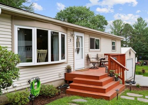 2 Hopkins Ct, Coventry, RI 02816-8422