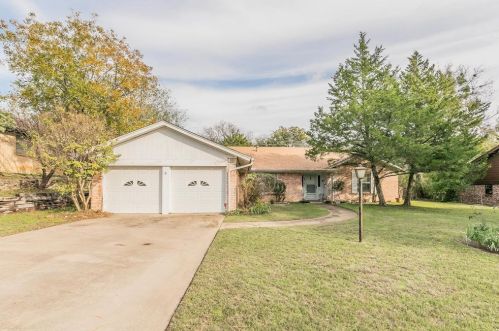 4013 Burkett Dr, Fort Worth, TX 76116-1333
