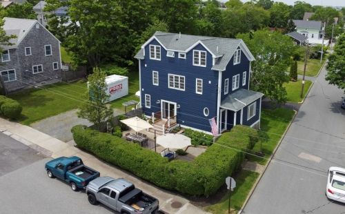 115 Houston Ave, Middletown, RI 02840-3915