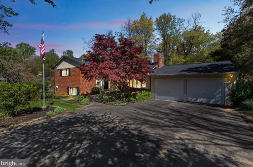 6822 Valley Brook Dr, Falls Church, VA 22042-4039