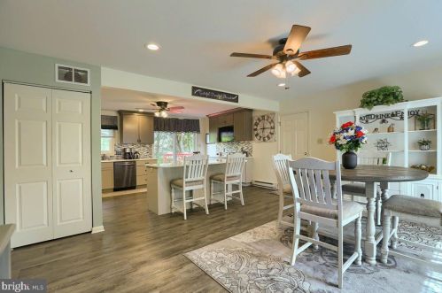 2410 Creek View Dr, Lancaster PA  17602-1450 exterior