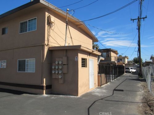 320 Guinida Ln, Anaheim CA  92805-6120 exterior