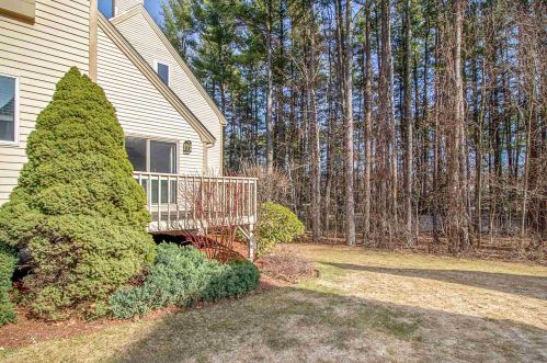 3 Drury Ln, Nashua, NH 03064-1743