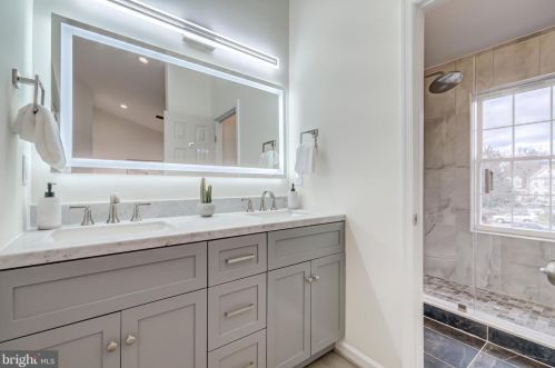 8527 Bauer Dr, Springfield VA  22152-2345 exterior